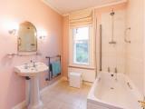 Bed and Breakfast Newtown Bath with overhead shower